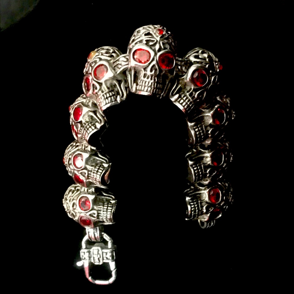 💥EUC💥STAINLESS STEEL SKULL BRACELET - RED STONES
